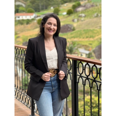 BLazer Com Ombreiras E Bolsos Preto