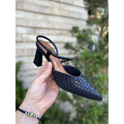 Scarpin Valentina Salto Médio Detalhe Termocolante Bico Fino
