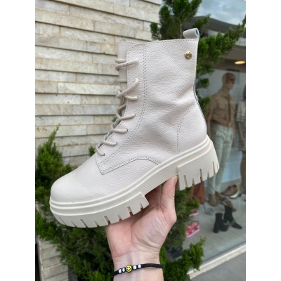 Bota Giulia Domna Feminino Solado Tratorado Cano Médio