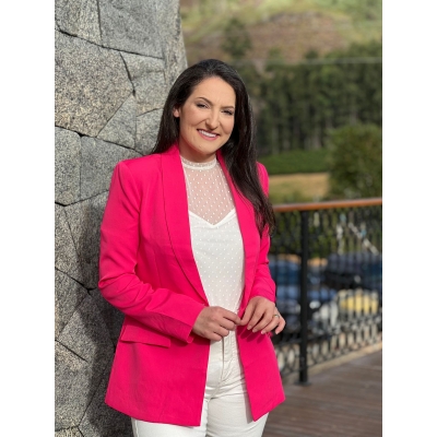 Blazer Mein Com Ombreiras E Bolso Falso Rosa