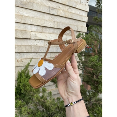Sandalia Cia Chic Fem Com Detalhe Margarida